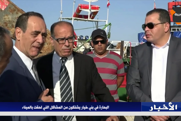 البحارة في بني خيار يشتكون من المشاكل التي لحقت بالميناء