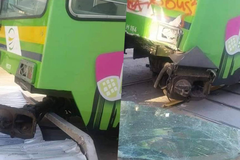 إصابات في اصطدام مترو بباب مستودع في باب سعدون