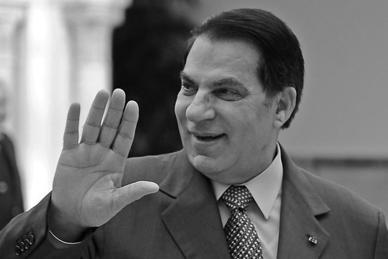 نسرين بن علي: والدي أوصى بدفنه في مكة