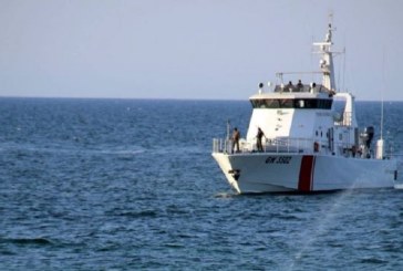 الهوارية: جيش البحر يُنقذ 13 تونسيا في عرض البحر