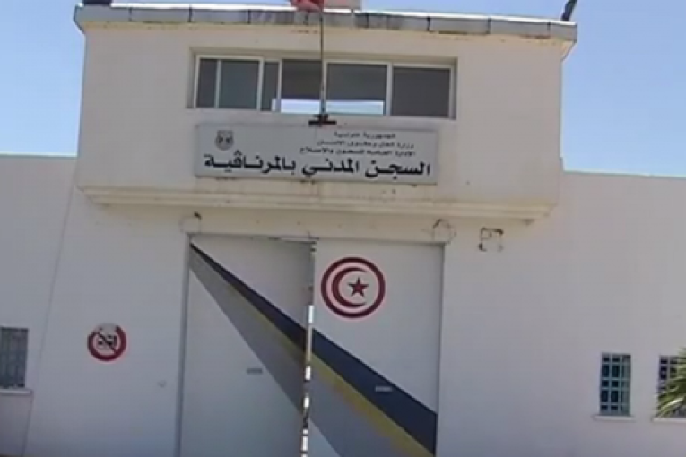 كاتب عام النقابة الاساسية لسجن المرناقية يلقي بنفسه من أعلي بناية السجن