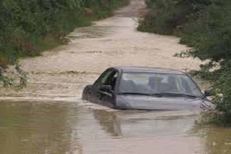 الكاف : وفاة طفلة جرفتها مياه الأمطار