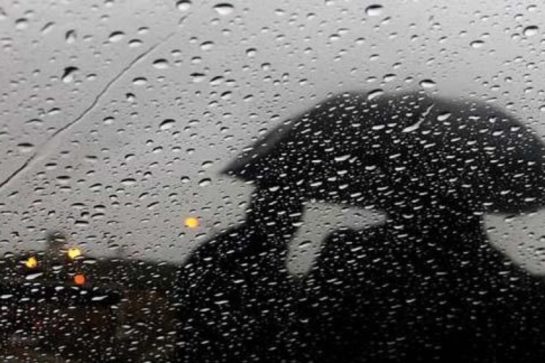 أمطار رعدية وانخفاض درجات الحرارة السبت