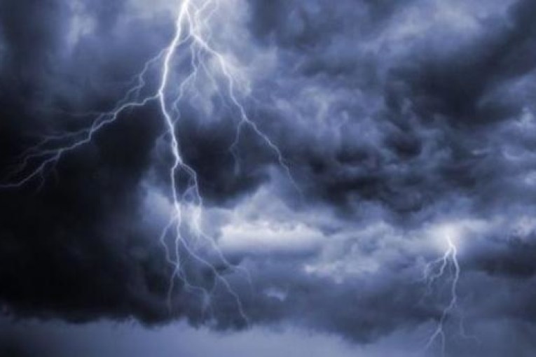 طقس اليوم: أمطار رعدية ورياح قوية