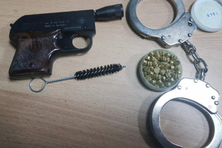 مطار قرطاج : حجز مسدس وذخيرة