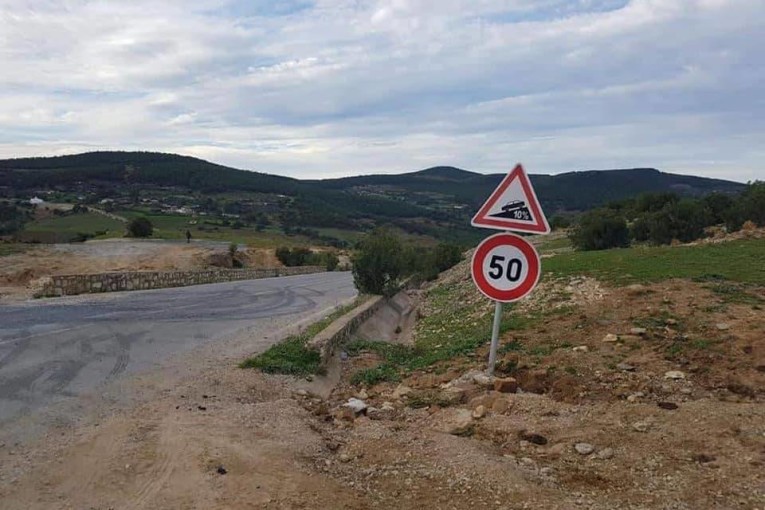 وزير التجهيز: طريق عمدون مطابق للمعايير الدولية