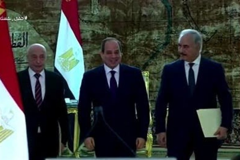 تفكيك الميليشيات ومجلس رئاسي.. نص إعلان القاهرة لحل أزمة ليبيا