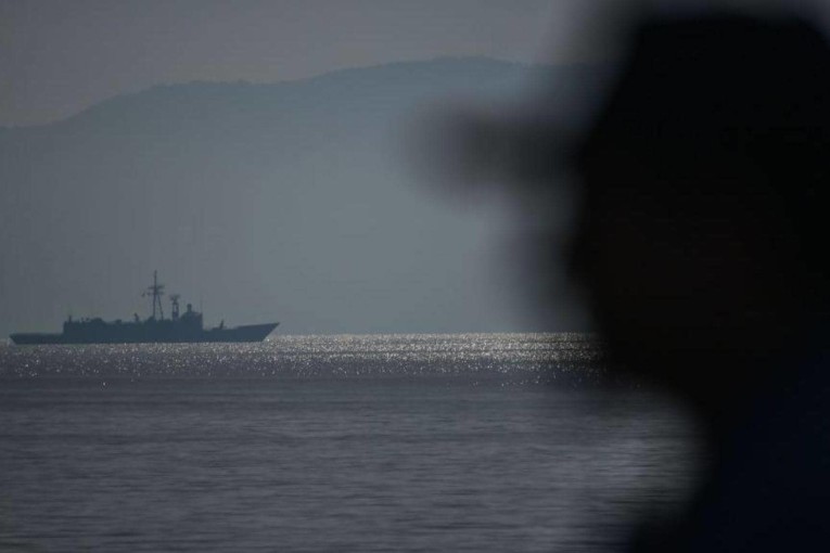 قوات البحرية اليونانية تتعقب سفينة تركية مشبوهة متجهة إلى ليبيا