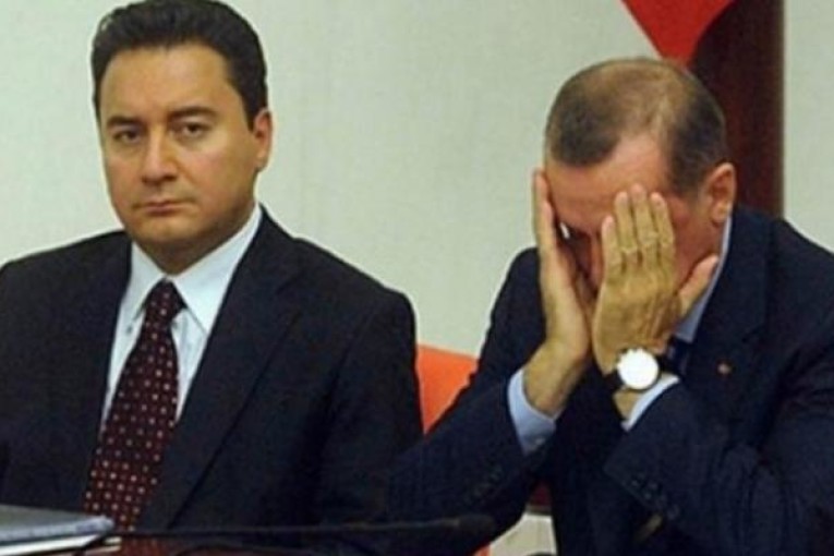 علي باباجان: تعنت أردوغان سبب الانشقاق عن حزبه