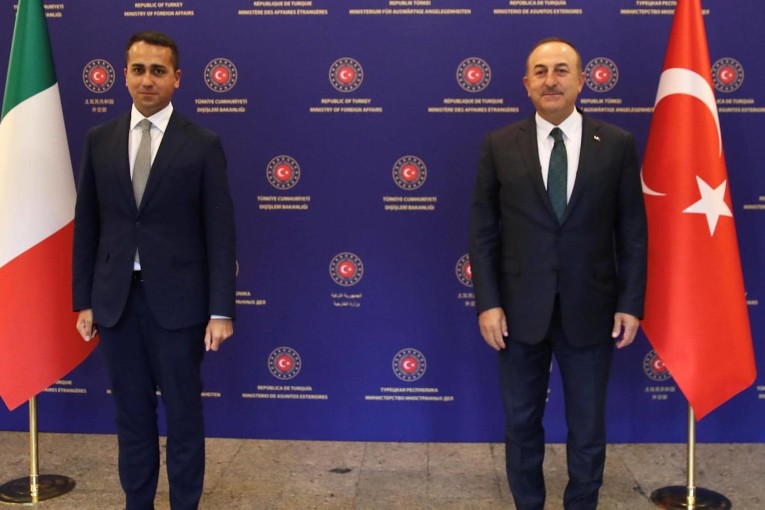 تركيا تحاول استمالة إيطاليا إلى “معسكرها” في ليبيا