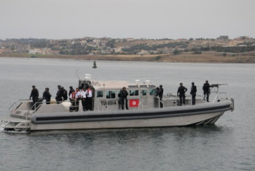 الجيش الوطني ينقذ 18 تونسيا عرض البحر