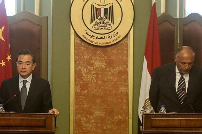 شكري يجري مباحثات حول “أزمة ليبيا” مع نظيره الصيني