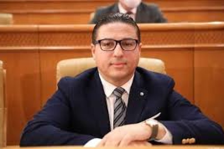 رئيس الكتلة الديمقراطية هشام العجبوني : النهضة تُهرسل وتبّتز النواب الموقعين على عريضة سحب الثقة من الغنوشي