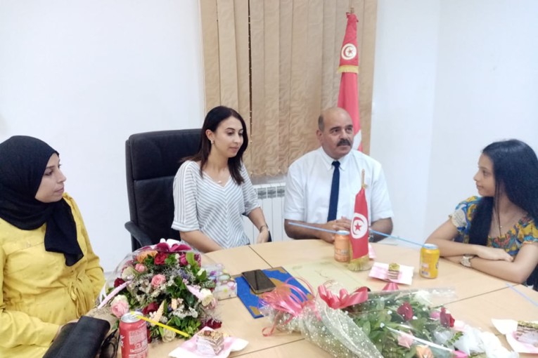 النفيضة : معتمدة الجهة تكرم التلميذة ايلاف العاتي صاحبة المرتبة الثالثة وطنيا في مناظرة السيزيام