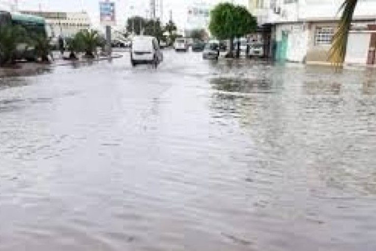 بعد الأمطار الأخيرة : انقطاع طرقات بـ4 ولايات