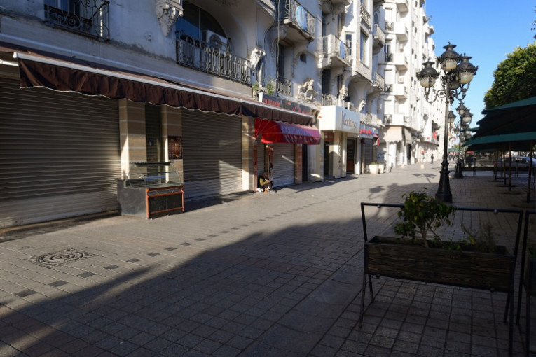 أطباء يطالبون بالعودة إلى الحجر الصحي الشامل