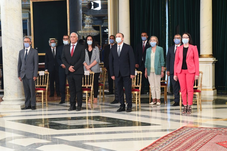 اعضاء الحكومة يصرحون بمكاسبهم ومصالحهم