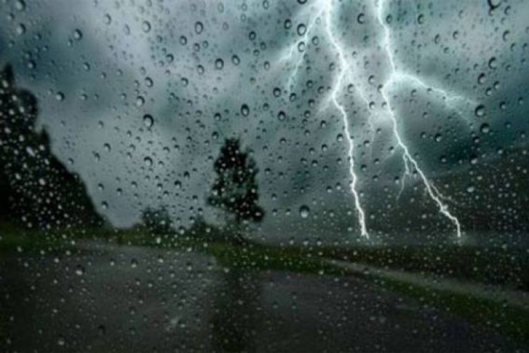 الرصد الجوّي يحذّر من أمطار غزيرة وصواعق رعديّة بهذه المناطق