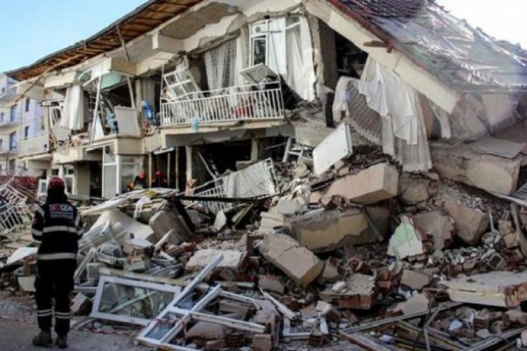 زلزال قوي يضرب بحر إيجه ويخلف قتلى في تركيا واليونان