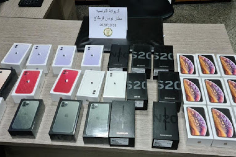 الديوانة تحجز هواتف ذكيّة مهرّبة بحوزة عونين تابعين لإحدى الشركات بمطار تونس قرطاج