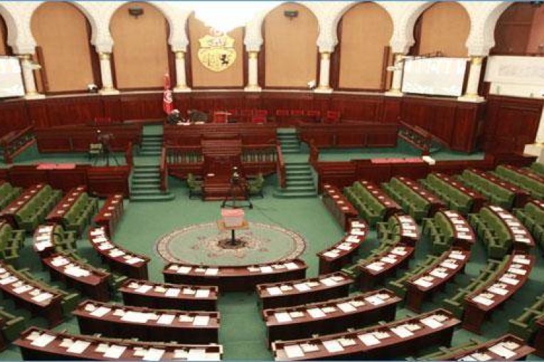 طبيب البرلمان يُعلن اصابة 6 نواب بفيروس كورونا