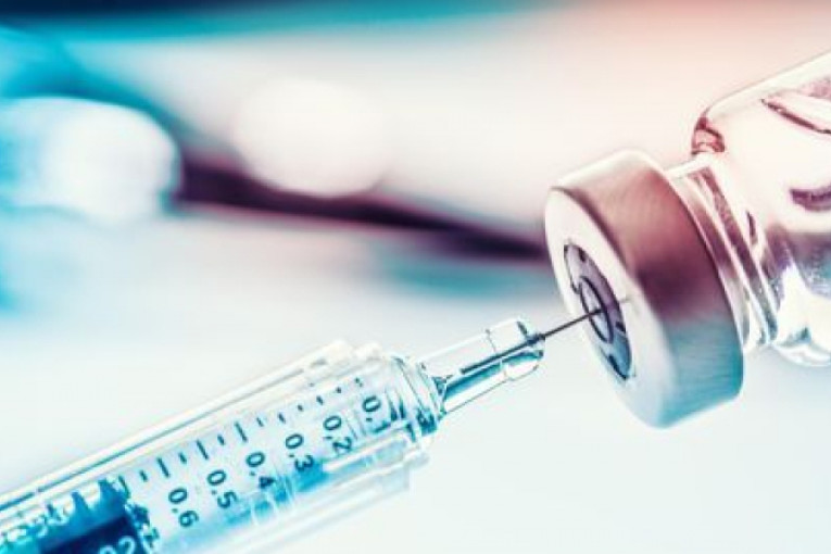 وزير الصحة يؤكد ان تلقيح كورونا سيكون مجانيا وموجها لبعض الفئات أكثر من غيرها