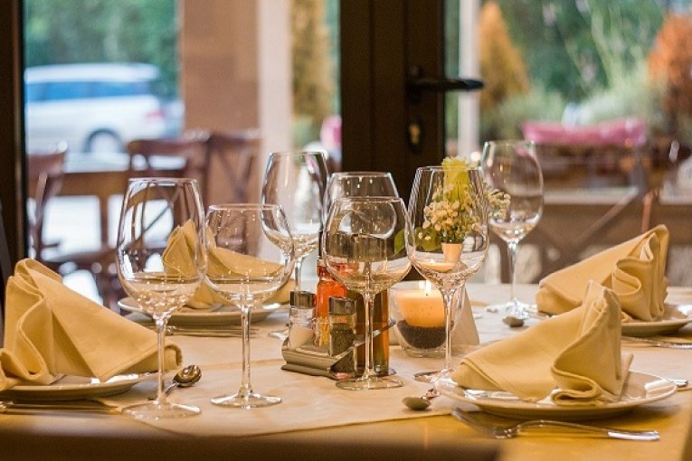 الترفيع في ساعات عمل المطاعم دون المقاهي