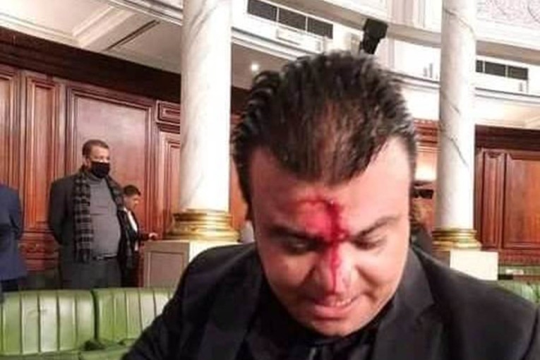 بالشاهد: ما حصل اليوم “عملية إرهابية” تحب قبة البرلمان