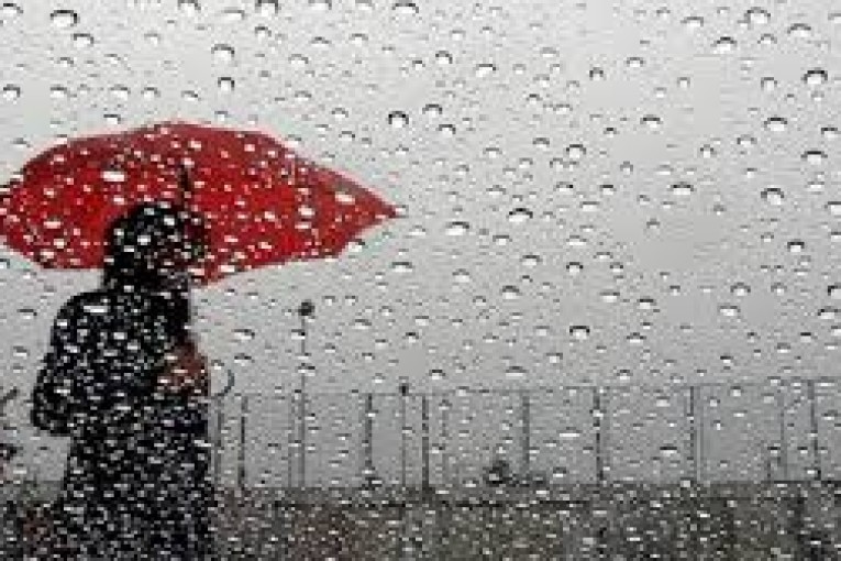 تواصل نزول الامطار الرعدية مع امكانية تساقط البرد بأماكن محدودة