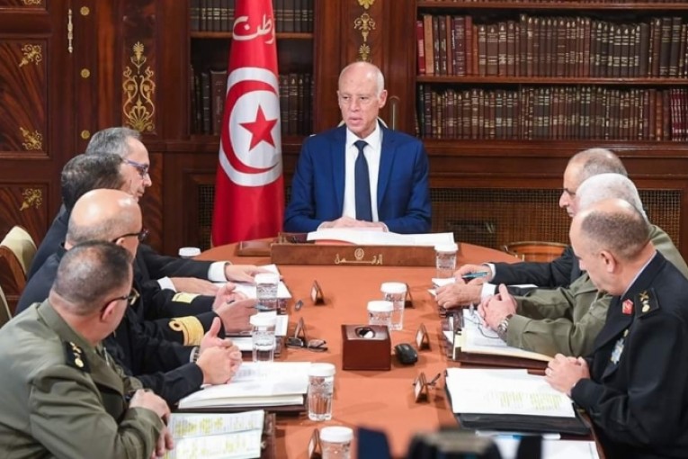 سعيّد خلال إجتماعه بكبار القيادات العسكرية: سُنمسك بزمام الأمور بما يقتضي القانون والمسؤولية التي أتحملّها