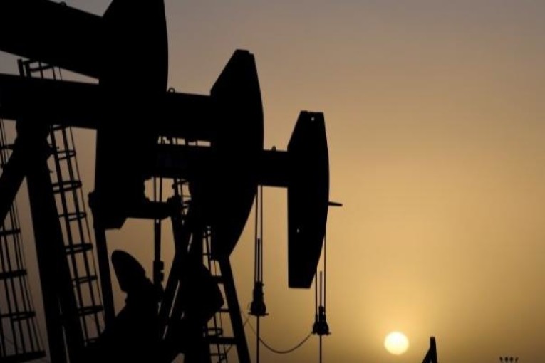 النفط يرتفع متأثرًا بالاتفاق التجاري بين بريطانيا والاتحاد الأوروبي