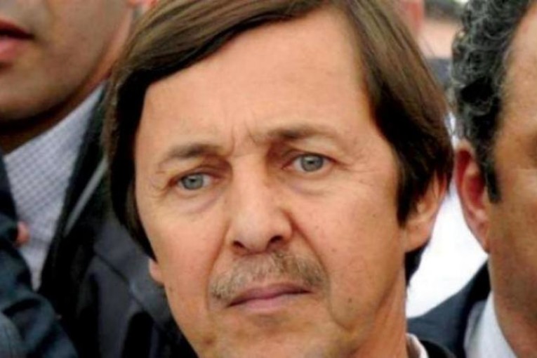 الجزائر : القضاء العسكري يبرئ عثمان طرطاق ولويزة حنون في قضية التآمر