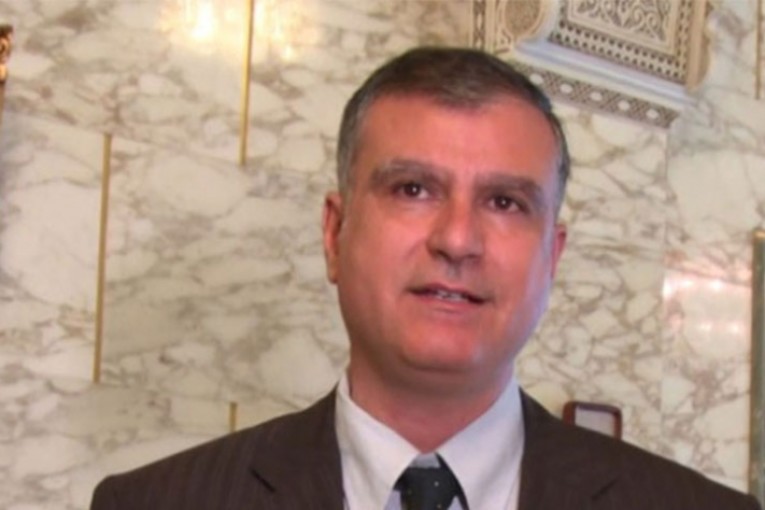 أستاذ القانون الدستوري أمين محفوظ : التحوير الوزاري مسألة دستورية وليست قانونية