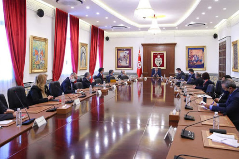 المشيشي يلتقي بثلة من أساتذة القانون الدستوري وعمداء كليات الحقوق للاستنارة بأرائهم حول أزمة التحوير الوزاري