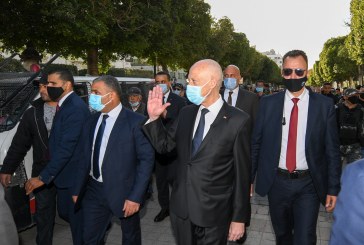 رئيس الجمهورية يؤدي زيارة الى وزارة اداخلية ويلتقي بالمواطنين في شارع الحبيب بورقيبة