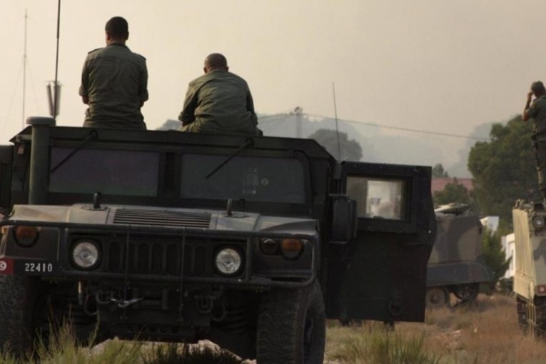 سيدي بوزيد: انفجار لغم اثناء مرور دورية عسكرية وانباء عن استشهاد عدد من العسكريين