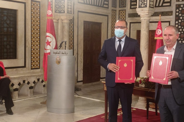 الحكومة واتحاد الشغل يوقعان بيانا مشتركا يشمل إصلاح سبع مؤسسات عمومية ومنظومة الدعم والمنظومة الجبائية