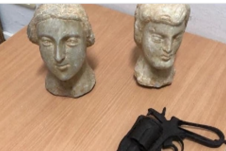 المهدية: حجز أسلحة وقطع أثرية وايقاف خمسة أنفار ينشطون في استخراج الكنوز