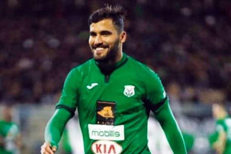 مدافع النجم الساحلي حسين بن عيادة يتلقى دعوة لتعزيز صفوف المنتخب الجزائري