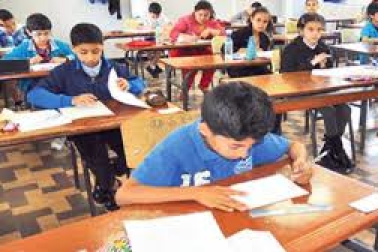 جمعيات تونسية معنية بالطفل تدعو إلى عودة الدراسة إلى النسق العادي في تونس