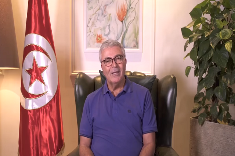 عبد الكريم الزبيدي: “لم أفوّض لأحد أن يتحدث نيابة عني .. وسيأتي اليوم الذي أقدم فيه شهادتي عن سنوات تحملي للمسؤولية في وزارة الدفاع”