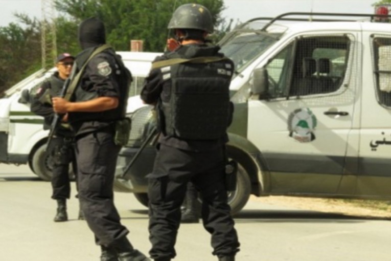 سليانة: احباط عملية تهريب لملابس جاهزة بقيمة 120 ألف دينار