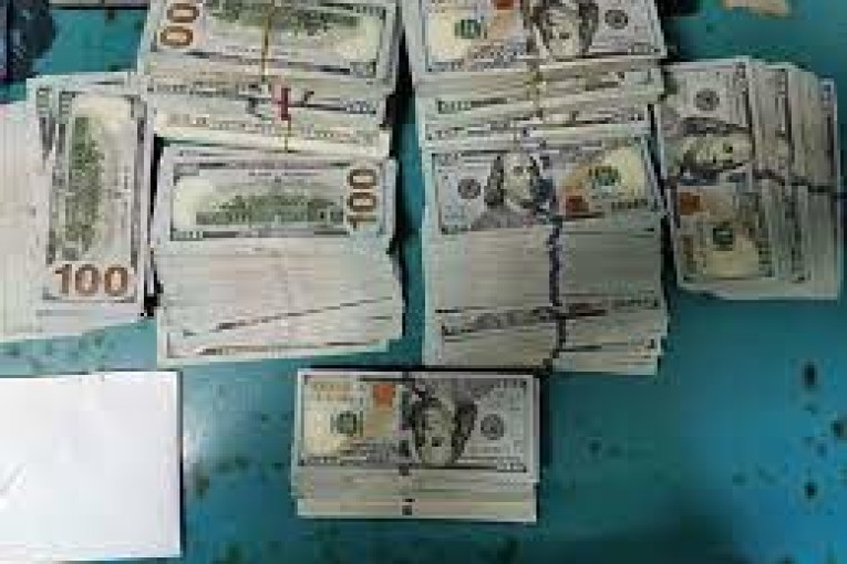 مطار قرطاج:حجز مبالغ من العملة الأجنبية بقيمة 1ر1 مليون دينار