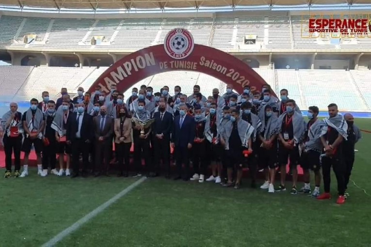 الترجي الرياضي التونسي يتسلم رمز البطولة