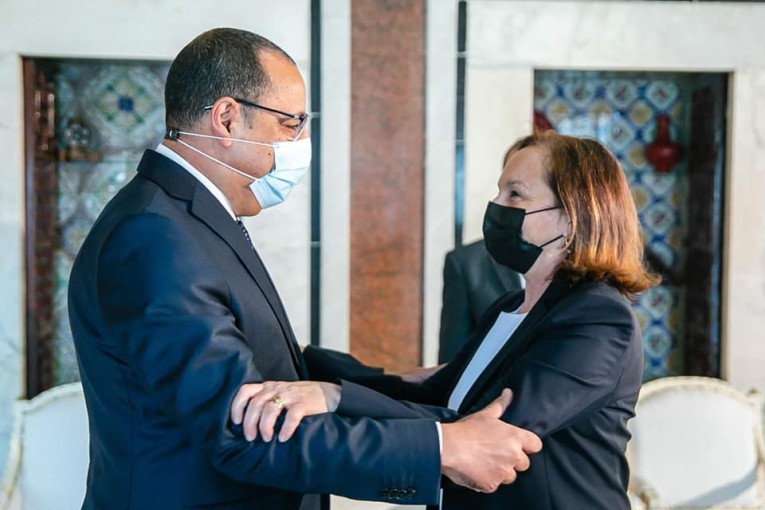 رئيس الحكومة يبحث مع وزيرة الداخلية الايطالية سبل الحد من الهجرة غير النظامية