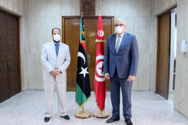 جلسة عمل مشتركة بين وزيري الصحة في تونس وليبيا لدعم التعاون بين البلدين في المجال الصحي