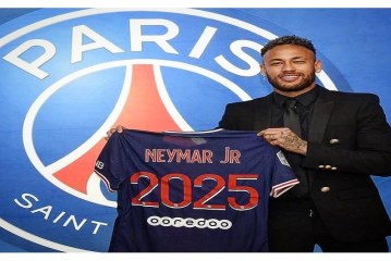 نيمار يمدد عقده مع باريس سان جيرمان حتى 2025