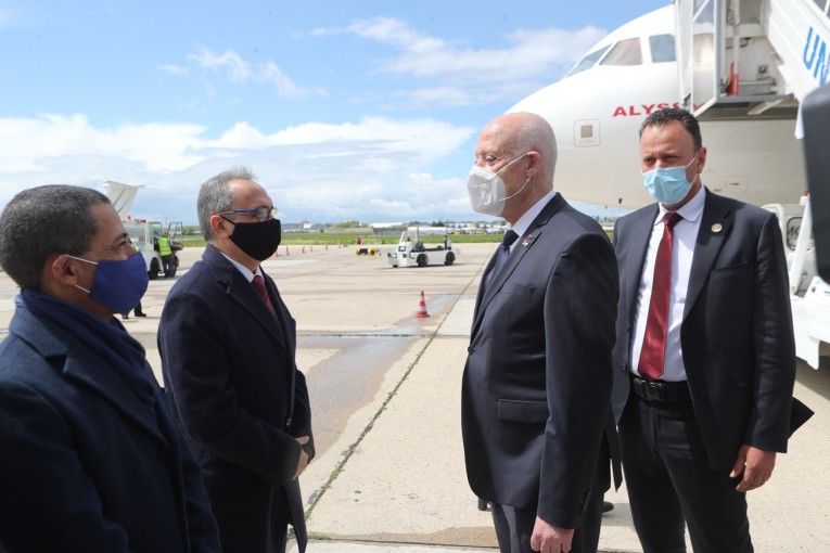 رئيس الجمهورية يصل إلى باريس للمشاركة في قمة تمويل الإقتصاديّات الإفريقية