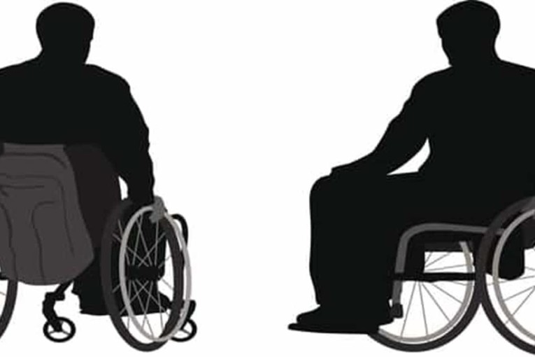 سيدي بوزيد: عدد من ذوي الاعاقة من حاملي الشهائد العليا يطالبون بحقهم في التشغيل