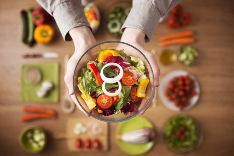 تعرف على العادات الغذائية التي تزيد من خطر إصابتك بالسرطان